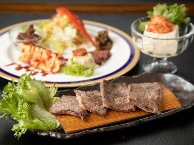 アラカルトでお食事もご注文可能