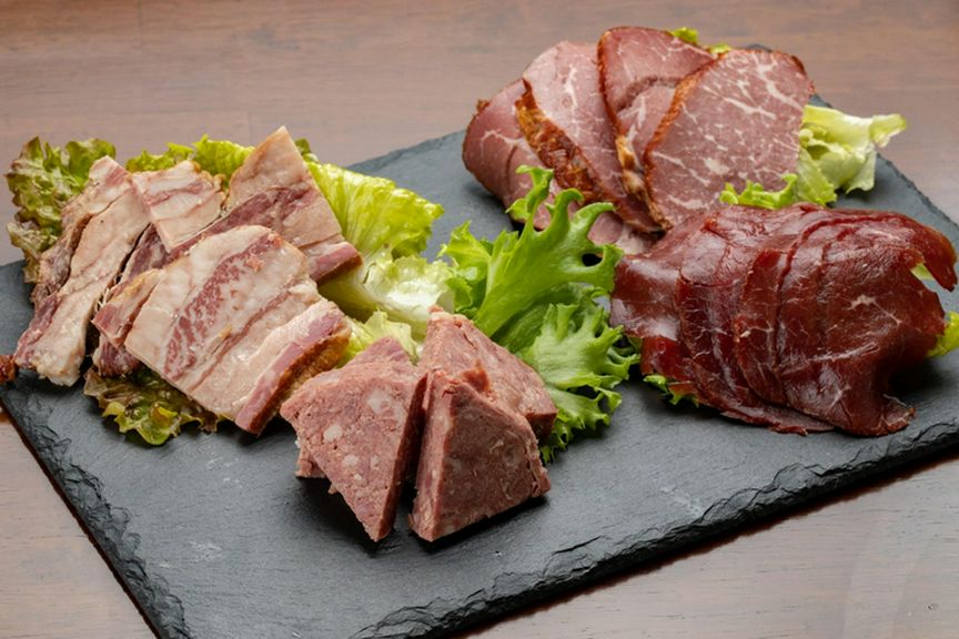 アラカルトでお食事もご注文可能