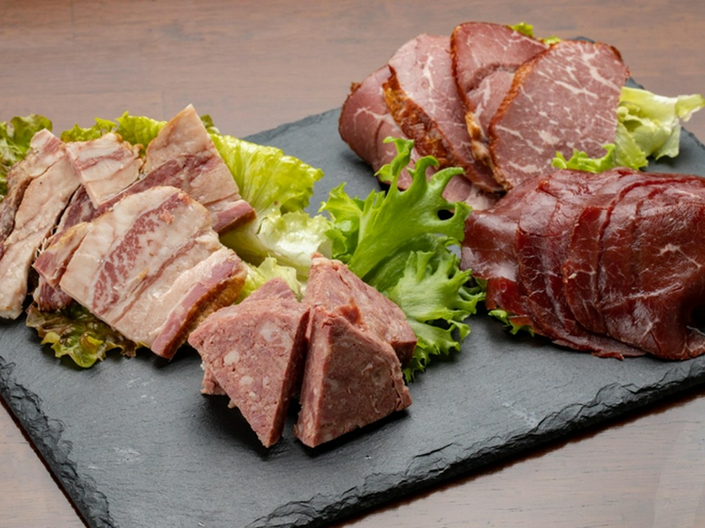 アラカルトでお食事もご注文可能