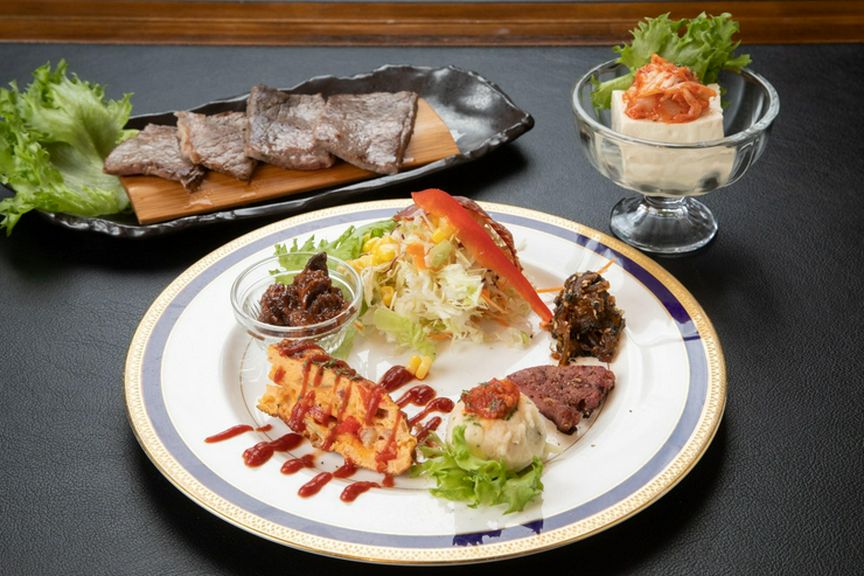 アラカルトでお食事もご注文可能