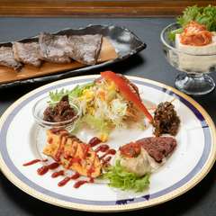 アラカルトでお食事もご注文可能