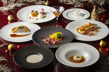 世界三大珍味とオマール海老・黒毛和牛などの豪華食材を贅沢に使用したシェフ特製至極のフルコースをご堪能