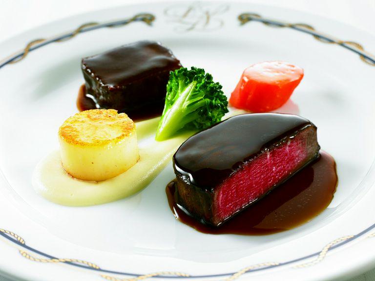 食いしん坊の一皿(二種類の国産牛肉の盛り合わせ)