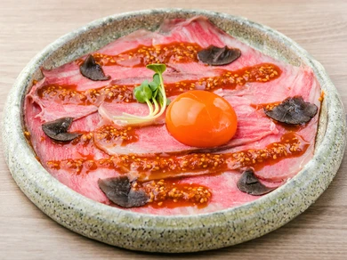 潮風吹く天草で育てられた黒毛和牛を堪能『プレミアムユッケ』