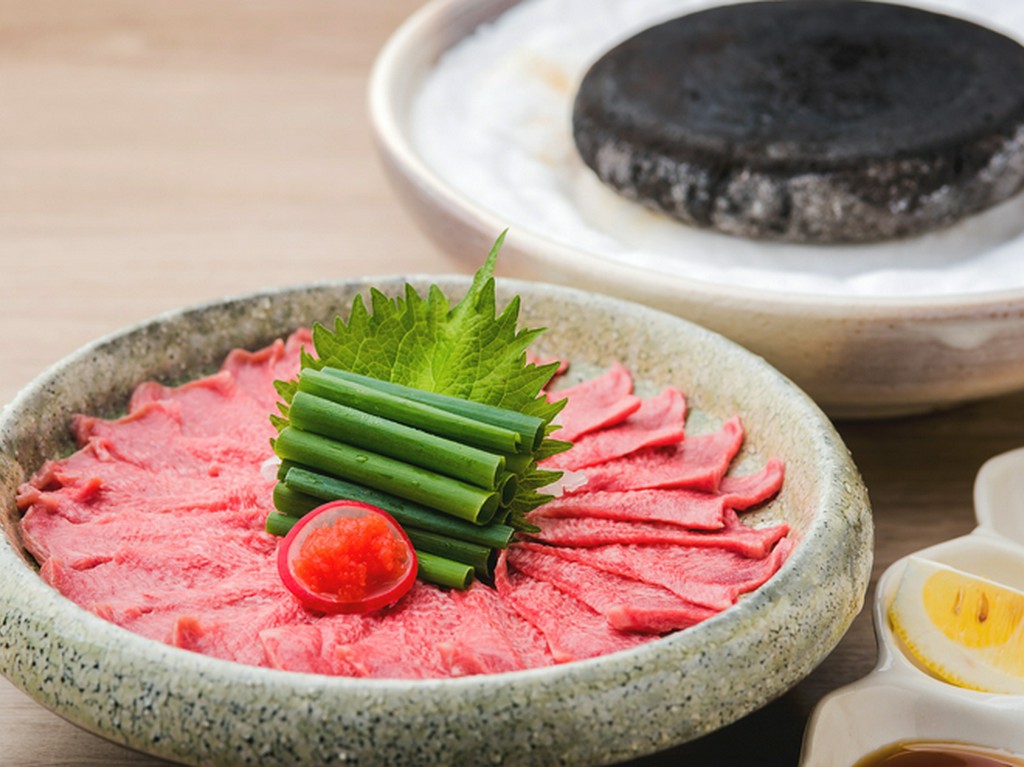 霜降り牛タンてっさ