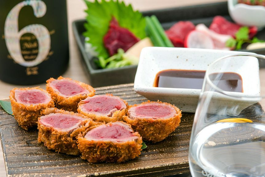 馬肉の旨みをギュッと凝縮した『馬肉のレアヒレカツ』