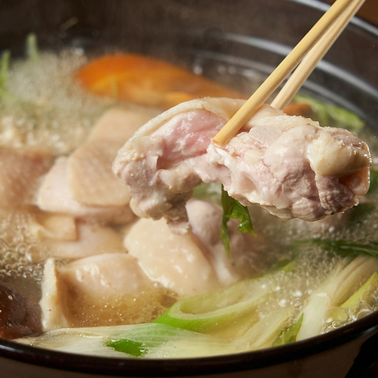 自家製出汁　鶏もも一本炊きの地鶏水炊き鍋