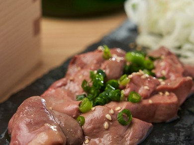 美桜鶏のとろっとレバ刺し