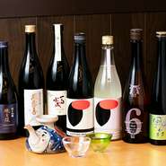 店主自ら厳選した飲み頃の日本酒たち。青森の地酒を中心に、全国各地のお酒から今味わいたい一本をピックアップしています。グラス半合から気軽に飲み比べもお楽しみいただけます。
