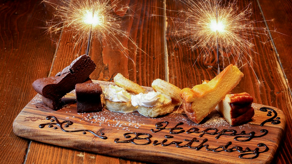 思い出に残る瞬間を演出してくれる、華やかなデザートプレート