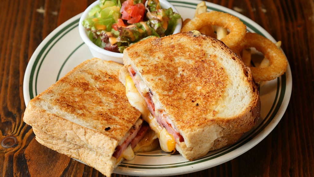 4種のチーズを使用『グリルチーズ＆ベーコンサンドウィッチ』