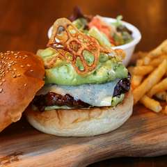 アボカド×わさびで後味さわやか『わさびバーガー』