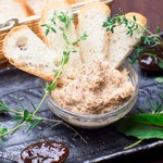 しっとり滑らかな舌触りと旨みがいっぱい
赤・白ワインともに相性抜群