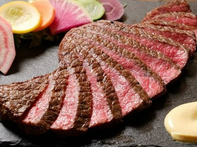 自慢のステーキやお弁当がご自宅でも味わえます