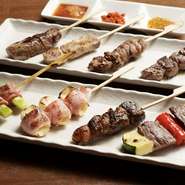 〇国産牛サーロイン串　550円
〇TOKYO Xの豚串　380円
〇希少！白レバー串　380円
〇カイノミ串　480円
〇アスパラベーコン巻き　220円
〇カマンベールベーコン巻き　380円
〇ラム串　420円
〇BBQ串　580円