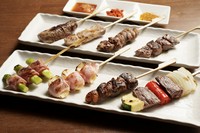 〇国産牛サーロイン串　550円
〇TOKYO Xの豚串　380円
〇希少！白レバー串　380円
〇カイノミ串　480円
〇アスパラベーコン巻き　220円
〇カマンベールベーコン巻き　380円
〇ラム串　420円
〇BBQ串　580円