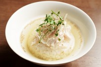 鶏出汁で仕上げたあっさり茶漬けです。
〆にピッタリ！