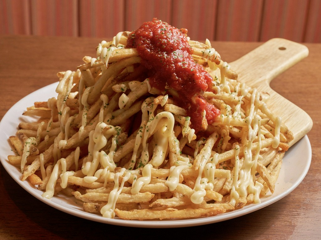 名物！山盛りポテトフライ