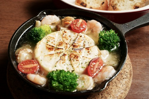 熱々自家製アヒージョ