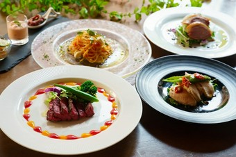 ランチコースが新しくなりました！
当店の肉料理をぜひご堪能下さい！！
1ドリンク付きです♪