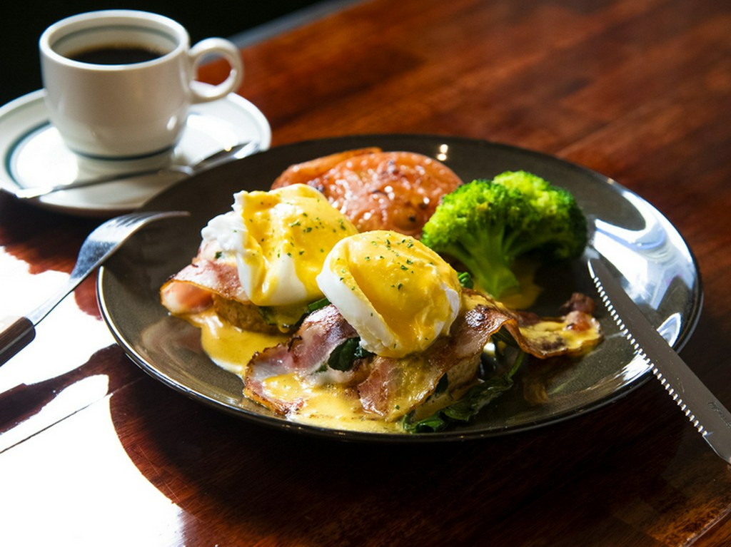 手作りビスケットで楽しむ『エッグベネディクト』