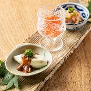 塩辛や梅水晶など日本酒の肴。