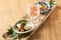 塩辛や梅水晶など日本酒の肴。