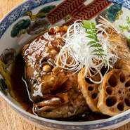 旨艶ある煮汁とふわっとした身がたまらないあら炊き。これはご飯欲しくなる。