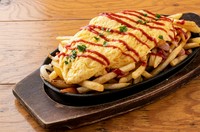 下にバターたっぷりの卵、ソーセージが絡むヤバいポテフラ。ちなみに〇ドのポテフラLで571Kcal( ;∀;)