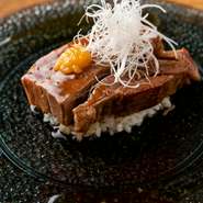 とろとろの角煮の下ににリゾットという見た目フレンチな逸品。
ご飯と角煮は相性抜群ですね。