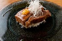 とろとろの角煮の下ににリゾットという見た目フレンチな逸品。
ご飯と角煮は相性抜群ですね。