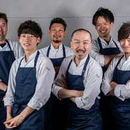 「料理毎にこだわる食材」「洋を感じるお料理にも必ず和の食材を入れる」「季節を楽しめるお料理をご堪能頂きたい」等、盛付けや器だけでなく、プロのコックチームとしてお料理の理を大切にしております。