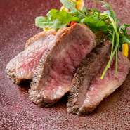お尻の部位でまろやかな旨味と程よい脂身が美味しい赤身。最高に上品な和牛です。