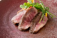お尻の部位でまろやかな旨味と程よい脂身が美味しい赤身。最高に上品な和牛です。