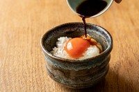 黄身の濃い濃厚な卵と合わせる特別醤油がたまらん！