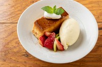 食感の最初は少しかため。口に含むと綺麗な口溶けになる抜群のプディング！
