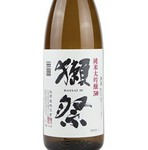 山口県/旭酒造
今の日本酒ブームの火付け役といっても過言ではない大人気銘柄。
その味も噂にたがわぬバランスの素晴らしいお酒です。