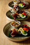 旬の味覚をふんだんに使った贅沢なコース！
心も体も温まるエンタメと四季を感じる要素がたくさん！