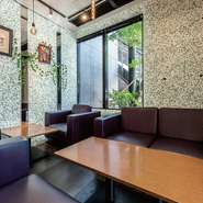 女子会やファミリーにオススメなソファテーブル席