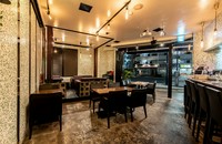 モットーは、
『明るく・笑顔で・元気よく』
気の置けないご友人やお仲間と囲む食卓を、楽しい思い出にして頂けるようお料理はもちろん、サービス、雰囲気と力を入れています！