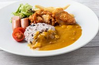 内容は『カレーライス、唐揚げ、ソーセージ、ポテトフライ、サラダ、ドリンク』です。
※嫌いなもの、アレルギーなどございましたらご対応致しますので、遠慮なくおっしゃて下さいね。