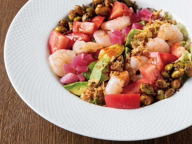 海老、アボカド、とまと、枝豆のコブサラダ