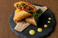 サクサクの春巻きはクミンとコリアンダーたっぷり！