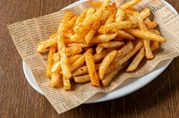 アテの王様。
辛めのポテトでワインが進む！
※お好みに応じて辛さ整えます