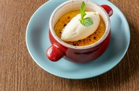 季節で味わいが変わるカリカリ表面のやさしいプリン。