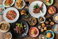 ・挽肉とクミンの揚げ春巻き(１本)　440円
・海老のサクサクスパイシー揚げ　660円
・タコのスパイス唐揚げ　550円
・骨付きもも肉 タンドリーチキン　1,265円
・Madreの夜カレー　880円