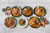 ・10種のスパイスは、単純な辛味だけなく旨味もしっかり感じて頂けるようバランスを見て配合しています。