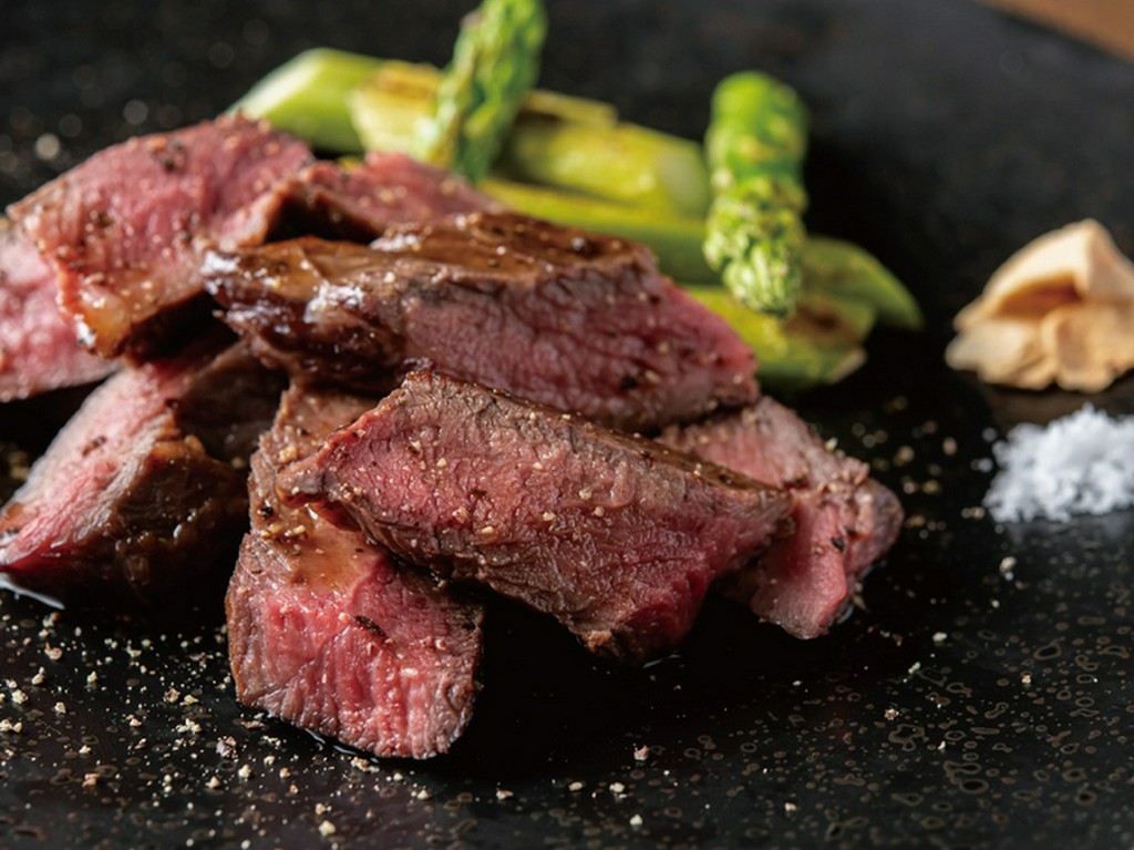 アンガス牛 鉄板焼き　山葵風味のクレイビーソース(2,500円)