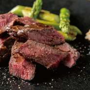 ュッと噛みしめて口にひろがる肉の旨味と、和のスパイス山葵で爽やかな一品。