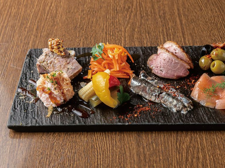 名物!前菜8種 盛り合わせ(1,200円)